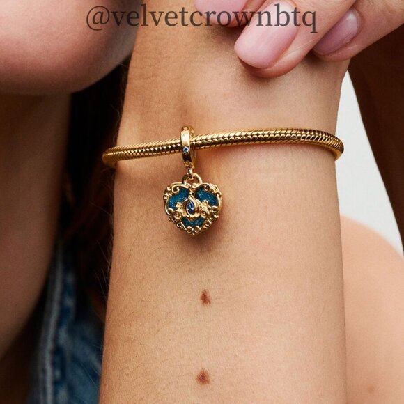 Pandora Disney Cinderella's Carriage & Heart Double Dangle Charm - Picture 2 of 2